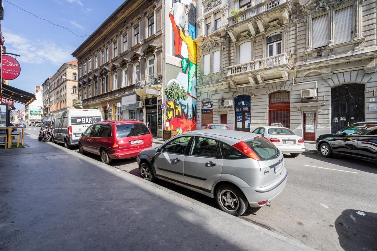 Bpr Art Of Rainbow Apartments Budapest Luaran gambar